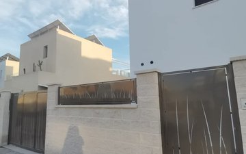 Property slide 20