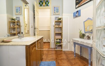 Property slide 44