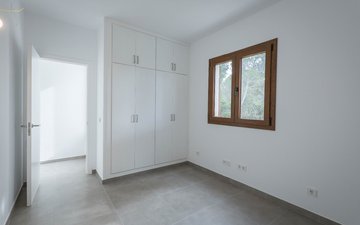 Property slide 16