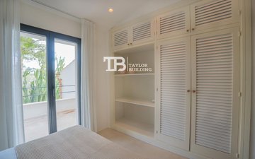Property slide 32