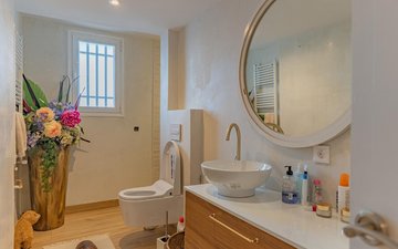 Property slide 16