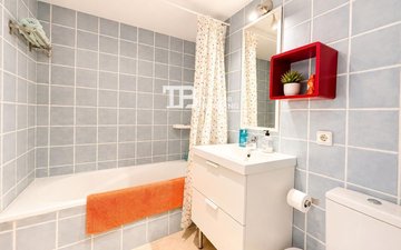 Property slide 32