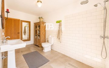 Property slide 18