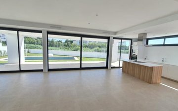 Slajd nieruchomości 24