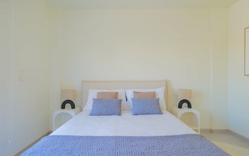 Property slide 18