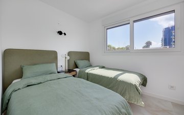 Property slide 32