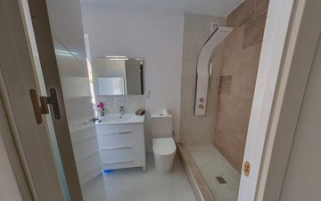 Property slide 32