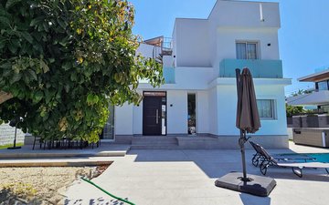 Property slide 15