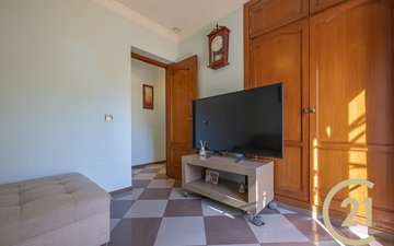 Property slide 19