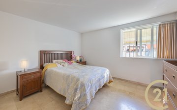 Property slide 25