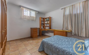 Property slide 10