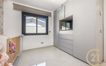 Property slide 21