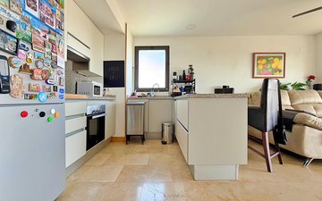 Property slide 10