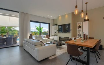 Property slide 10