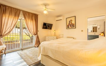 Property slide 22