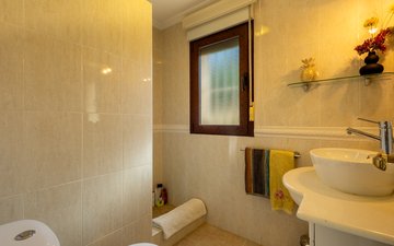 Property slide 32