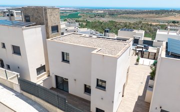 Property slide 32