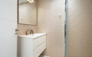 Property slide 32