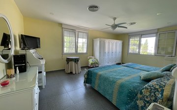 Property slide 32