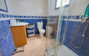 Property slide 32