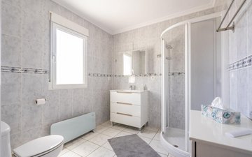 Property slide 25