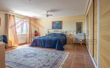 Property slide 32