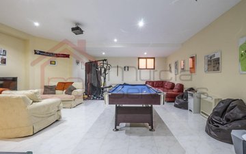 Property slide 21