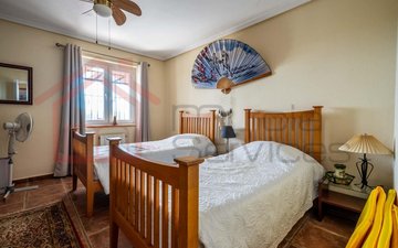 Property slide 25