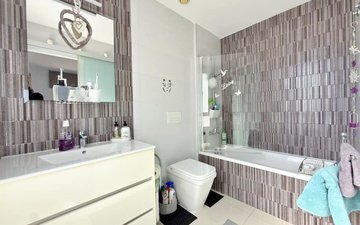 Property slide 32