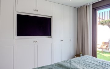 Property slide 32