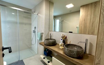 Property slide 32