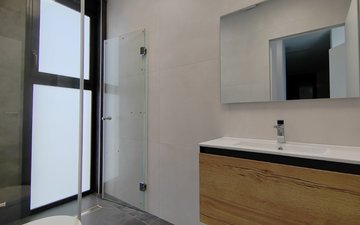 Property slide 32
