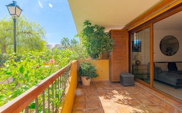 Property slide 32