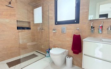 Property slide 32