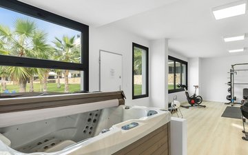 Property slide 32