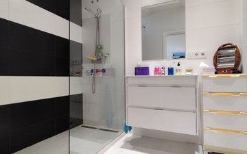 Property slide 32