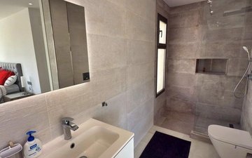 Property slide 32