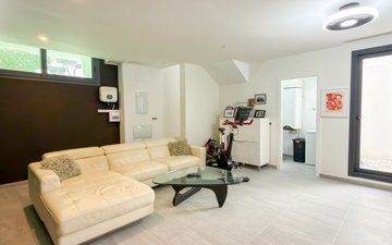 Property slide 44