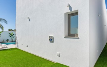 Property slide 32