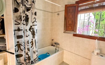 Property slide 32