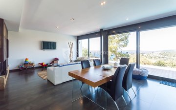 Property slide 10