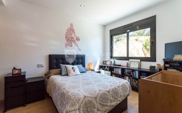 Property slide 18