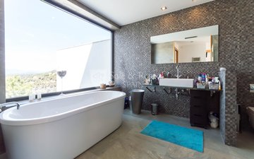 Property slide 32