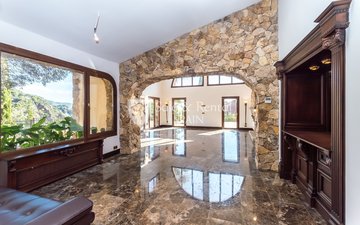 Property slide 10