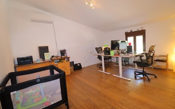 Property slide 25