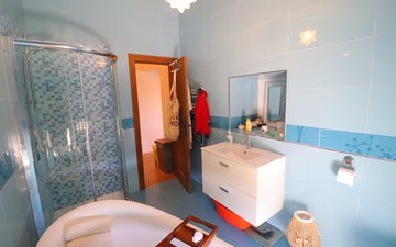 Property slide 32