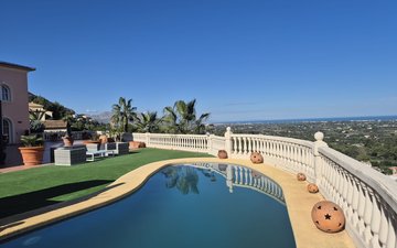 Property slide 32