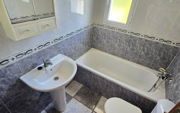 Property slide 32