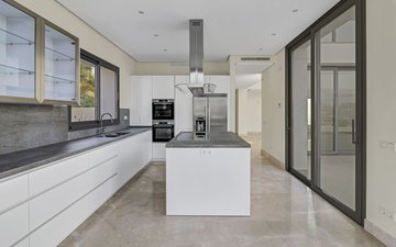 Property slide 32
