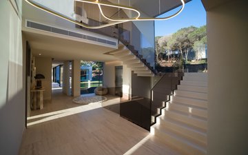 Property slide 32